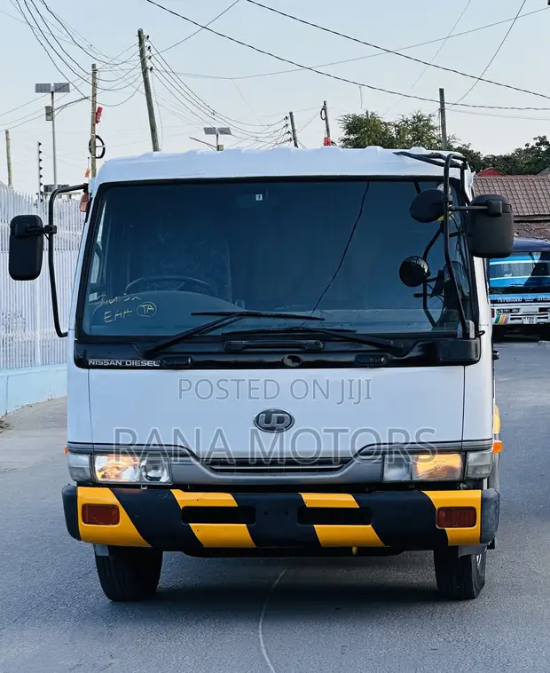 Nissan Diesel Condor Tank Truck - 1