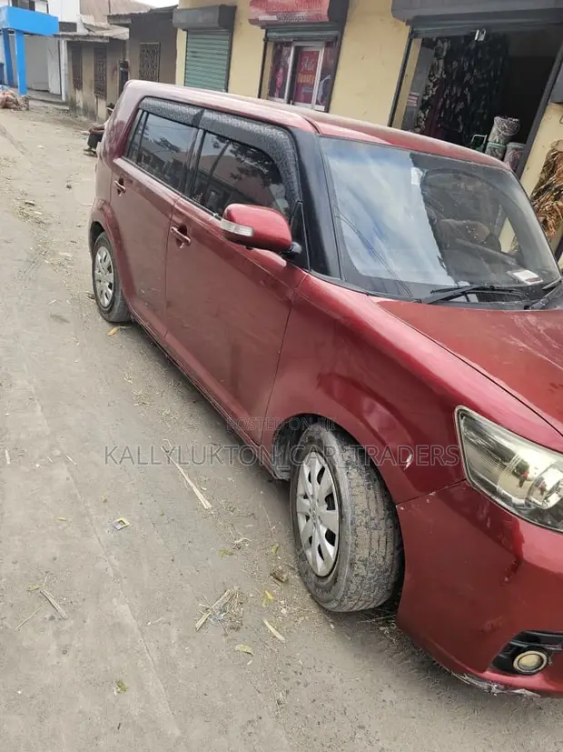 Toyota Corolla Rumion 2010 Nyekundu - 1