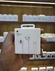 Apple Type-C Earphones - 1