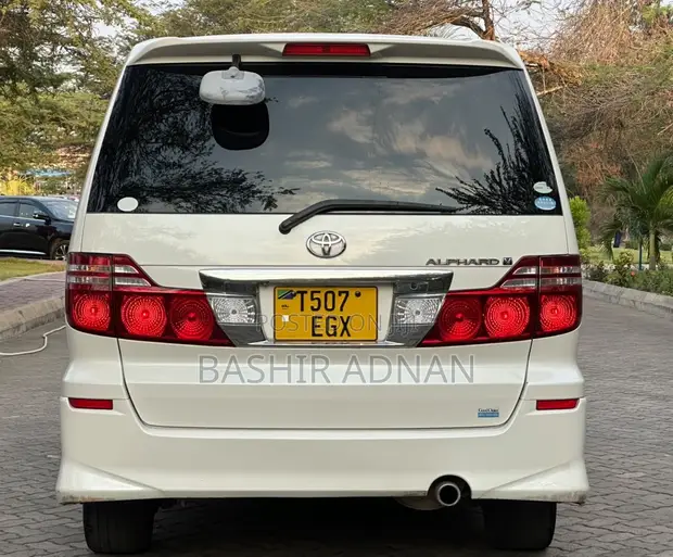 Toyota Alphard 2.4 Petrol FWD 2007 - 1