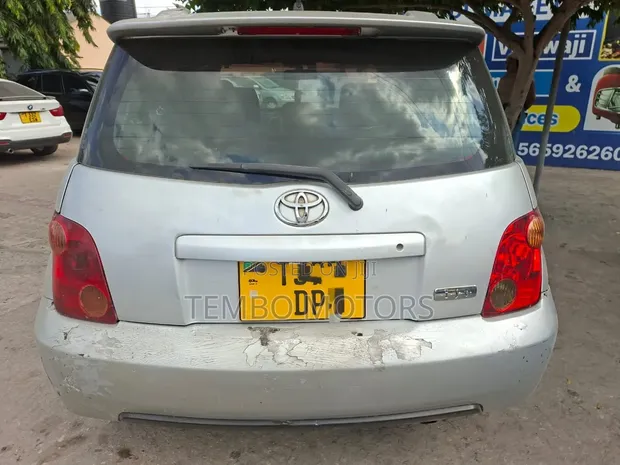 Toyota IST 2005 Silver - 1