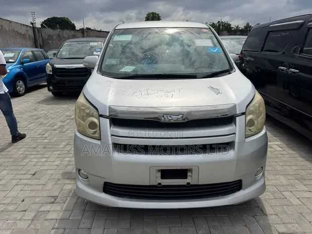 Toyota Noah 2008 Silver - 1