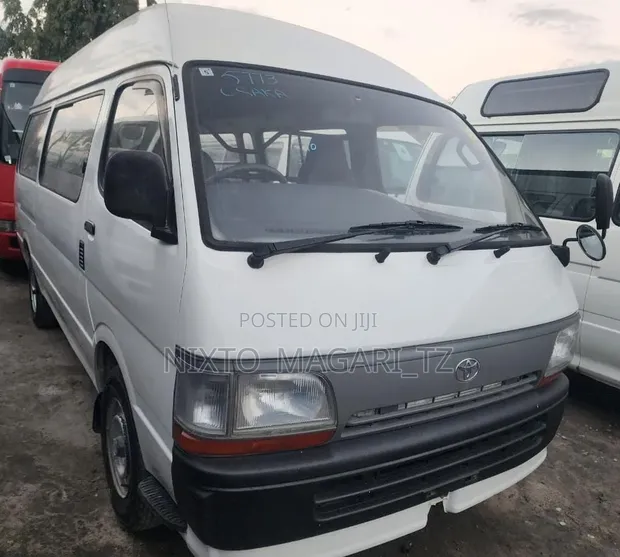 Toyota HiAce 2003 White - 1