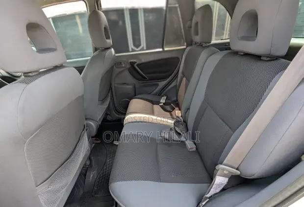 Toyota RAV4 2005 White - 1