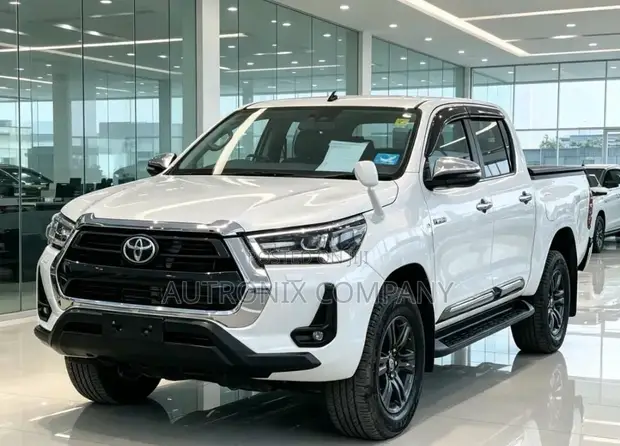 Toyota Hilux 2021 White - 1