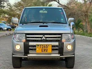 Mitsubishi Pajero Mini 2009 Nyeupe