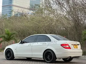Mercedes-Benz C200 2010 Nyeupe