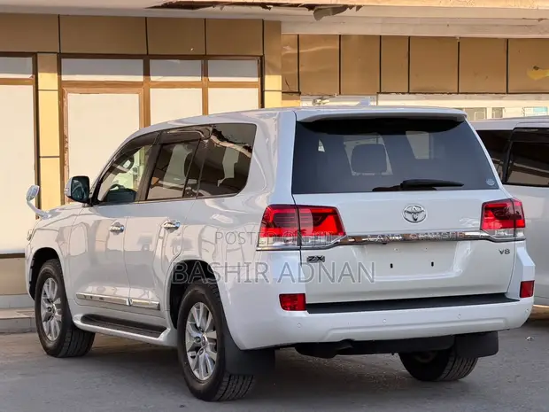 Toyota Land Cruiser 4.6 V8 ZX 2017 Pearl - 1