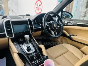Porsche Cayenne S E-Hybrid 2016 Nyeusi