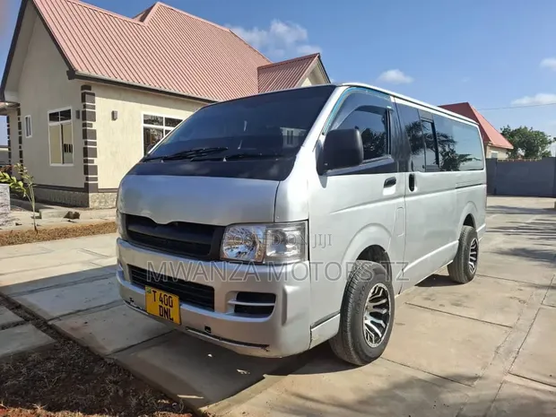 Toyota Quantum 2006 Silver - 1