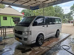Toyota Quantum 2006 Nyeupe