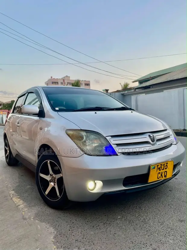 Toyota IST 2007 Nyeupe - 1