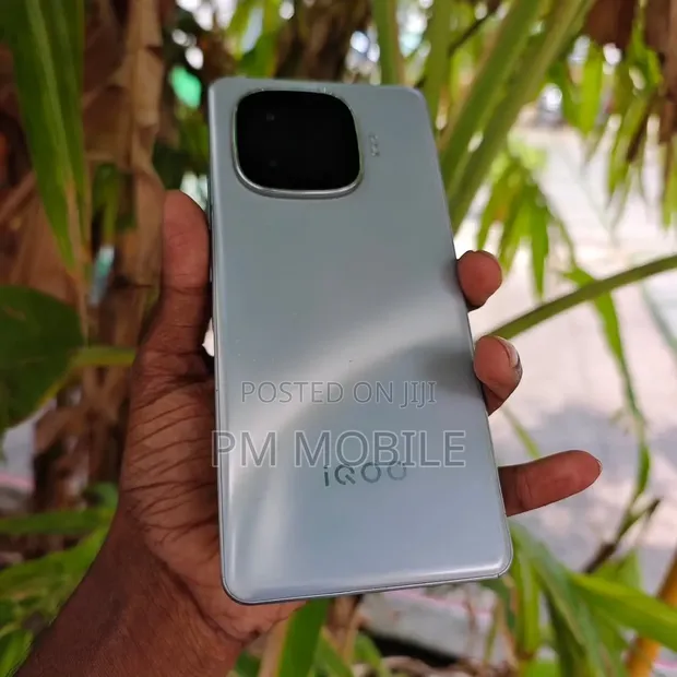 Vivo iQOO Neo10 256GB Silver - 1