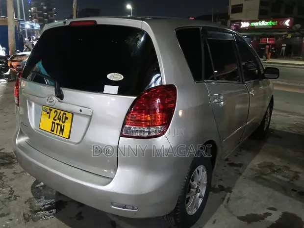 Toyota Corolla Spacio 2006 Silver - 1