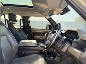 Land Rover Defender D300 X Dynamic 2022