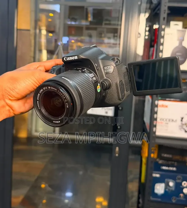 Canon 650D DSLR with 18-55mm Lens - Touchscreen - 1