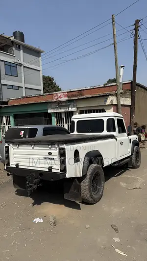 Land Rover Defender 2010 Pickup