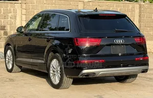 Audi Q7 2017 Nyeusi