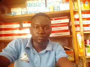 Mwanaume Mfanyakazi wa Umeme Hana Kazi