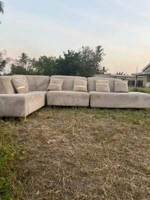 Sofa Set Ya Watu 8-9 - Rangi ya Cream