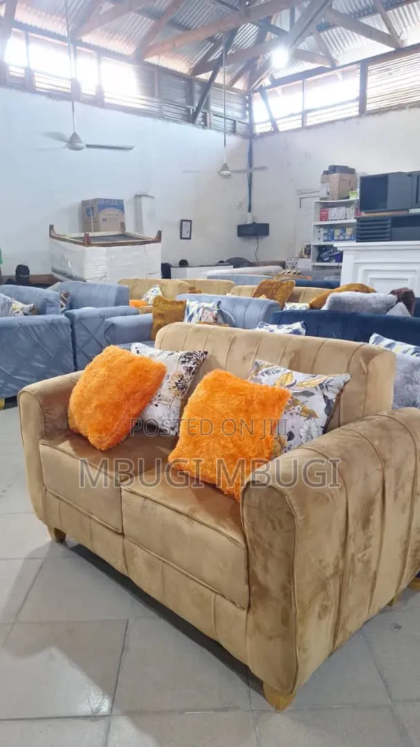 Sofa La Watu 2 - Mpya Kabisa - 1