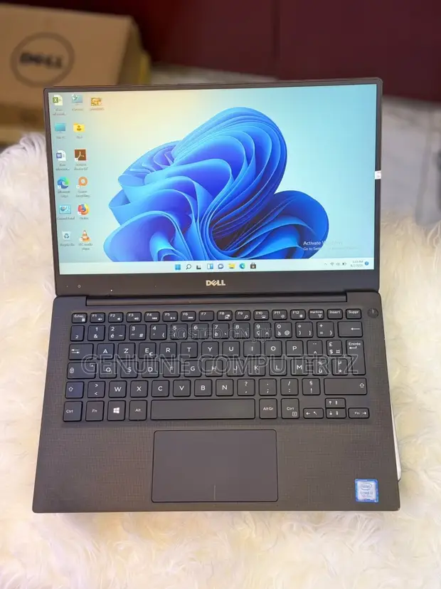Dell XPS 13 (9350) 8GB RAM, 256GB SSD Laptop - 1