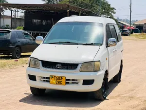 Toyota Noah 2005 Nyeupe