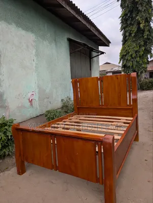 Kitanda cha Mbao Imara - King Size