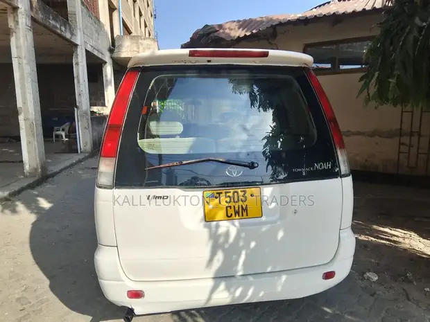 Toyota TownAce Noah 2003 Nyeupe - 1