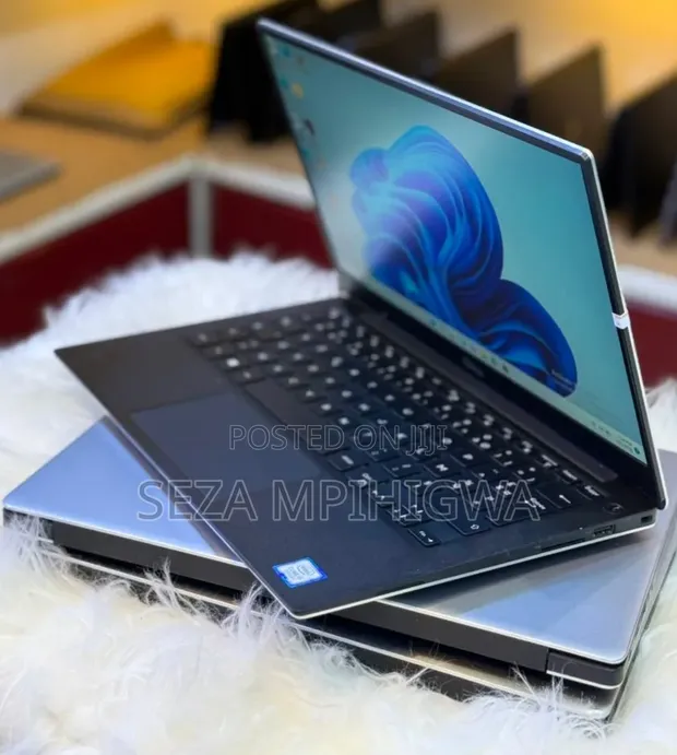 Laptop Dell XPS 13 9350 - Intel Core i5, 8GB RAM, 256GB SSD - 1
