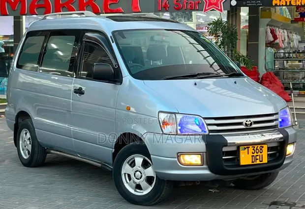 Toyota Noah 2001 Silver - 1