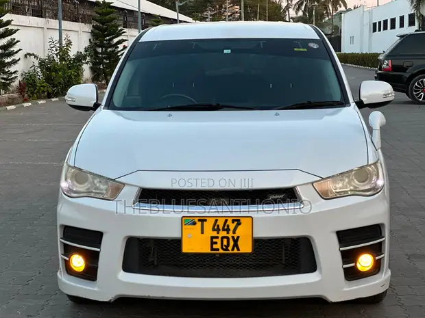 Mitsubishi Outlander 2011 White - 1