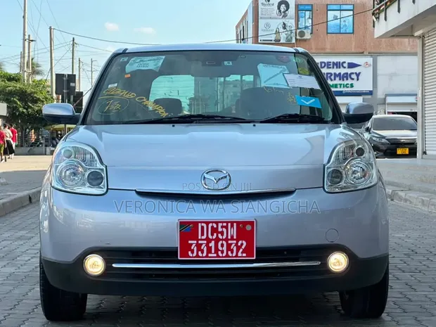 Mazda Verisa 2009 - 1