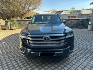 Toyota Land Cruiser 300 ZX 2024