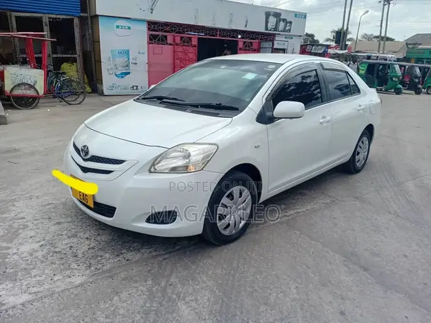Toyota Belta 2006 Nyeupe - 1