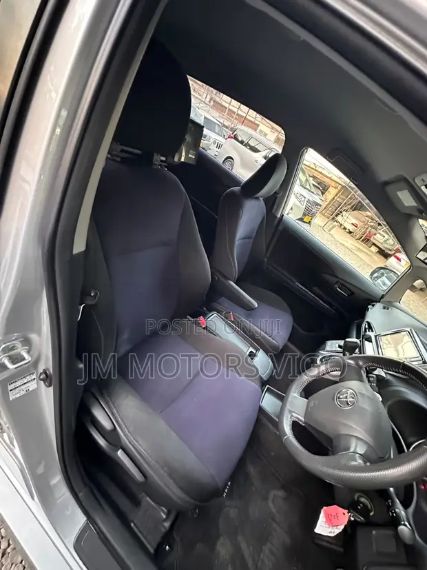 Toyota Wish 2012 Silver - 1