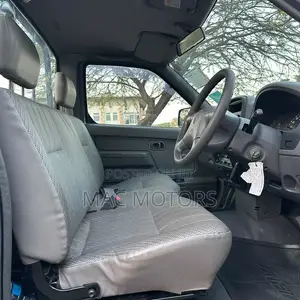 Nissan Pick-Up 2001 Gray