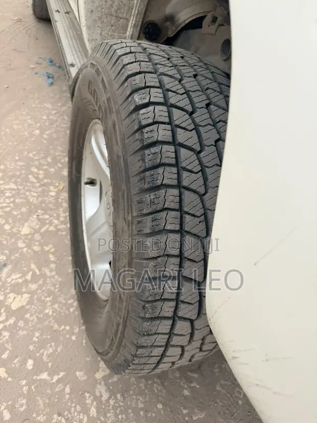 Toyota Hilux 2021 White - 1
