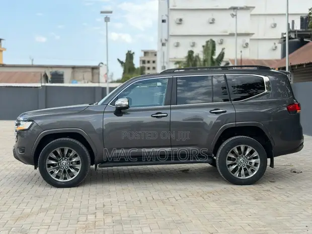 2024 Toyota Land Cruiser LC300 VX.R - 1