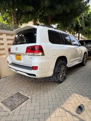 Toyota Land Cruiser 200 GXR 2015 (Uplift 2020)