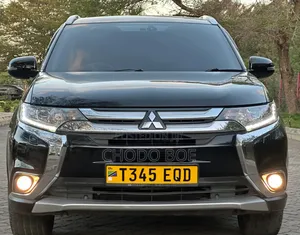 Mitsubishi Outlander 2015 Nyeusi