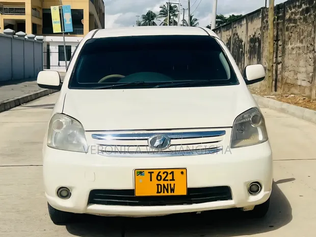 Toyota Raum 2003 Nyeupe - 1