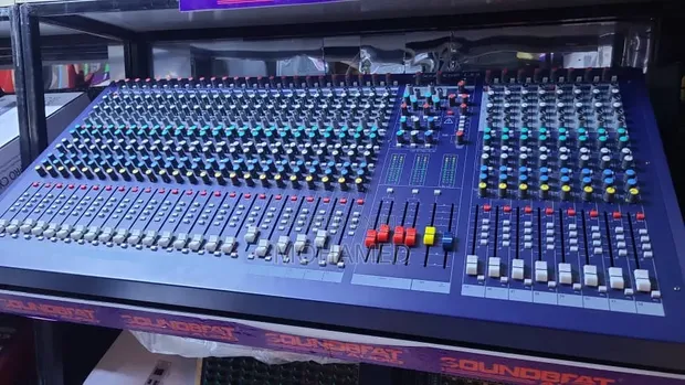 Soundcraft 32 Channel Professional Audio Mixer - 1