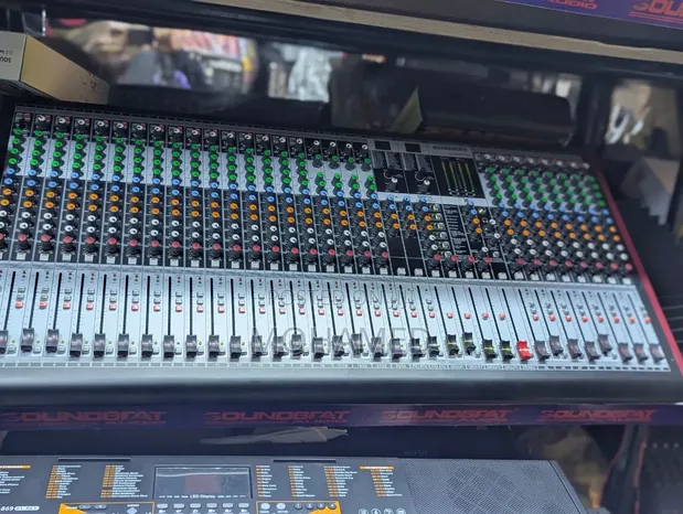 Allen & Heath Mixer ya Analog ya Channel 32 - 1