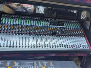 Allen & Heath Mixer ya Analog ya Channel 32