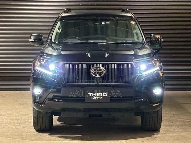 Toyota Land Cruiser Prado 2023 Nyeusi - 1