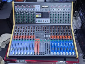 Soundbeat Divo-16CH Professional Mixer