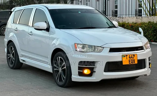 Mitsubishi Outlander Roadest 2012 White - 1