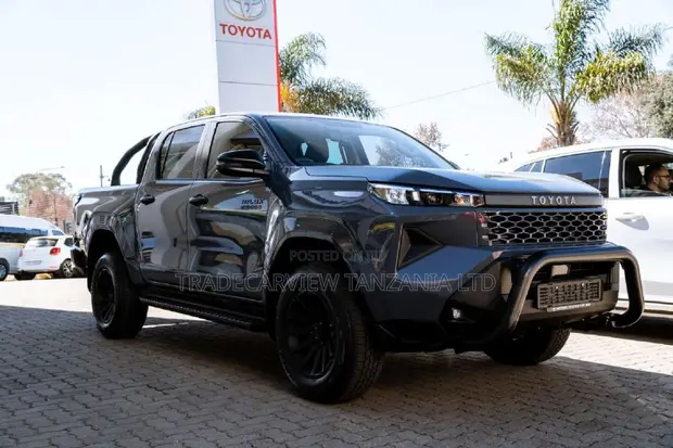 New Toyota Hilux SR (Diesel) 2026 Gray - 1