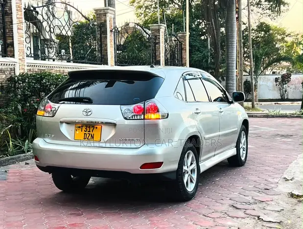 Toyota Harrier 2006 Silver - 1